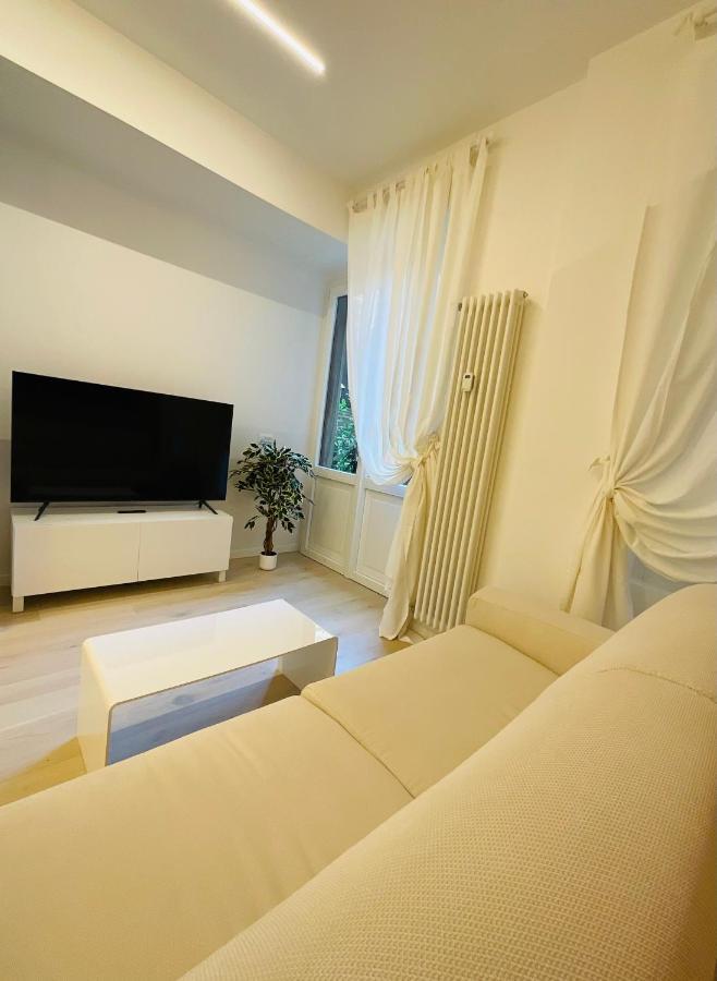 - Charlize - In The Heart Of Apartment *